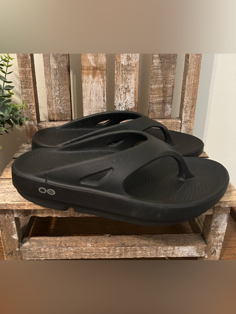 OOFOS OOriginal Thong Sandal Black Men’s and Women’s Size 6 EUC